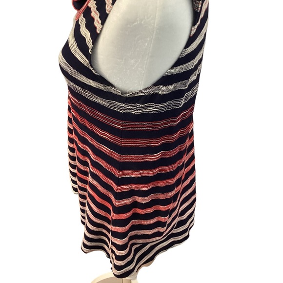 Sno Skins sleeveless top size medium - Picture 7 of 13